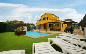 Amazing home in Sils with Outdoor swimming pool and 4 Bedrooms
